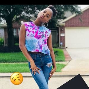 Meet your Posher, Briana